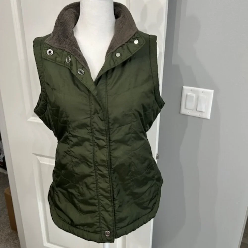 REI Women's Medium Vest Green with Fleece Lining EUC - Picture 2 of 9